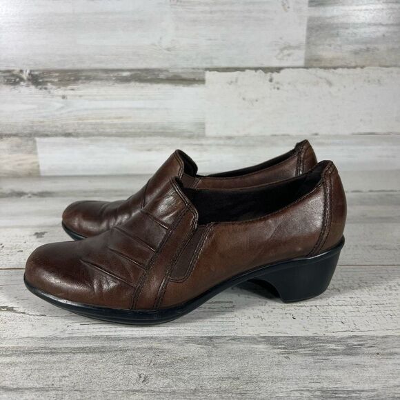 Clarks Dark Brown Leather Slip On Loafer‎ Wedge Pump Dress Work Women Shoes 6.5M - Picture 2 of 7